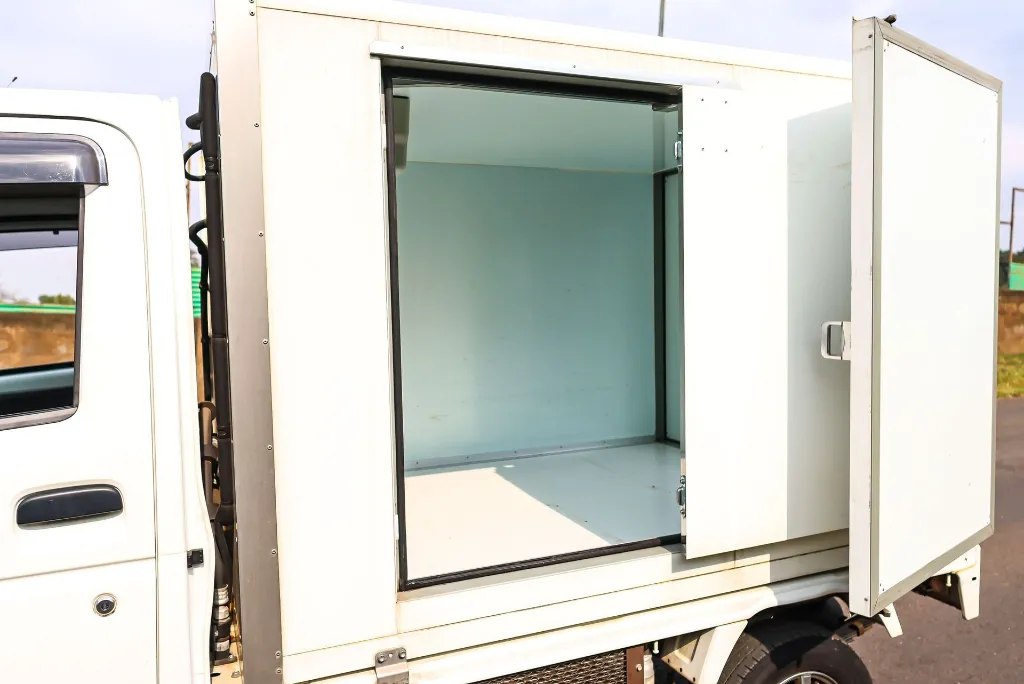 Suzuki Carry 2017 (Refrigerator Van) (4).webp