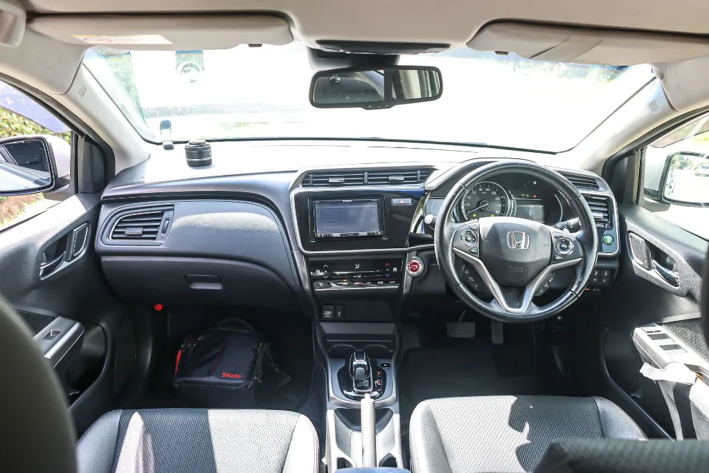 Honda Grace Hybrid 2018 for Sale in Kenya  Fuel-Efficient Hybrid Sedan (7).webp