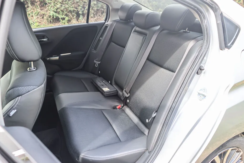 Honda Grace Hybrid 2018 for Sale in Kenya  Fuel-Efficient Hybrid Sedan (1).webp