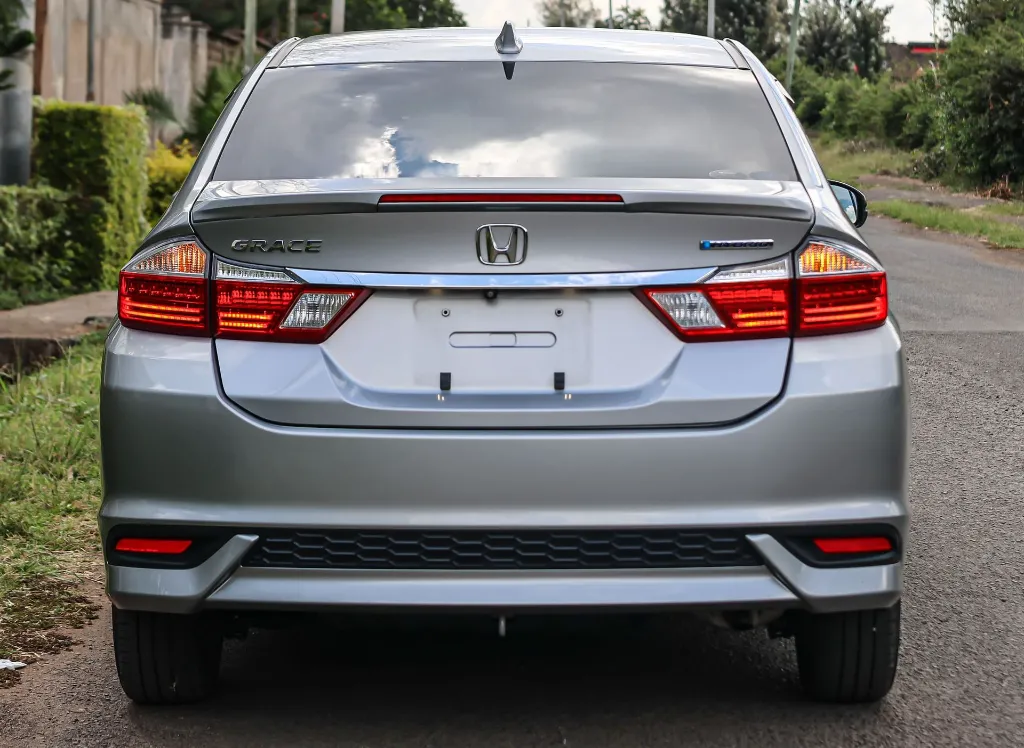 Honda Grace Hybrid 2018 for Sale in Kenya  Fuel-Efficient Hybrid Sedan (5).webp