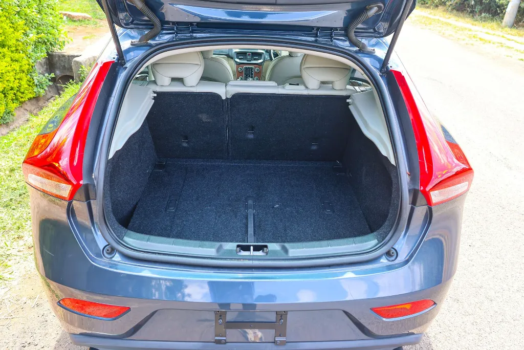 Volvo V40 T3 2018 for Sale in Kenya (5).webp