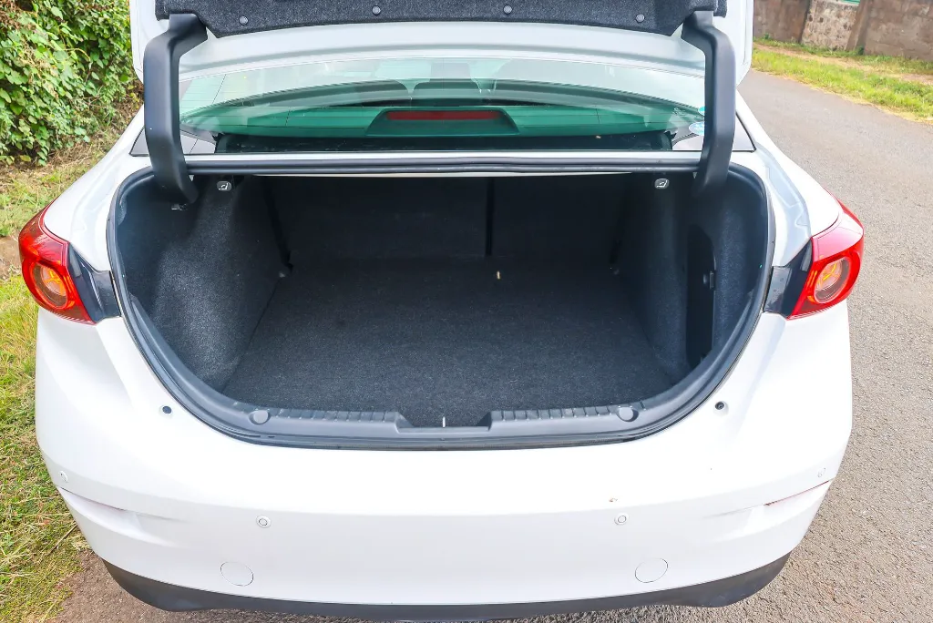 Mazda Axela 2018  (6).webp