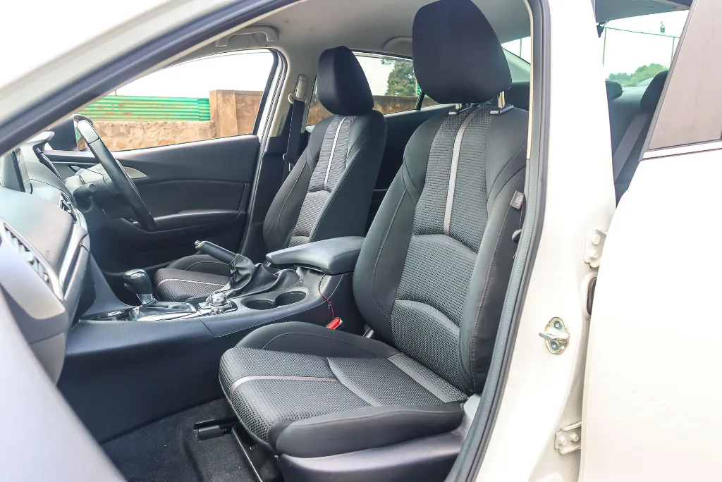 Mazda Axela 2018  (10).webp