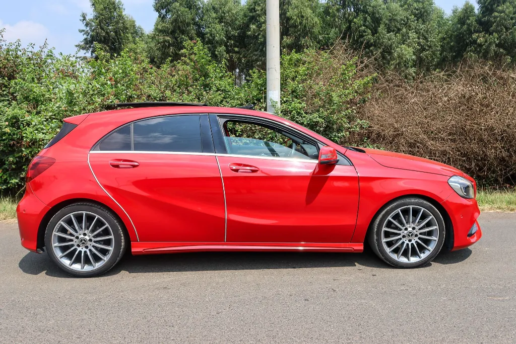 Mercedes-Benz A180 2018 Sunroof (6).webp