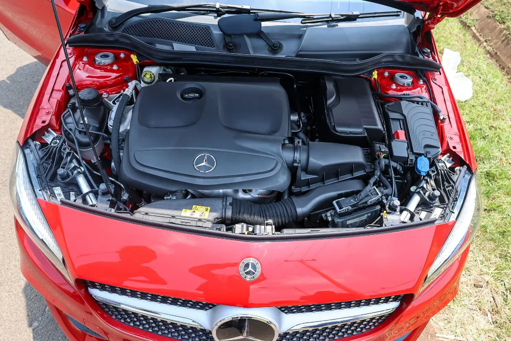 Mercedes-Benz A180 2018 Sunroof (11).webp