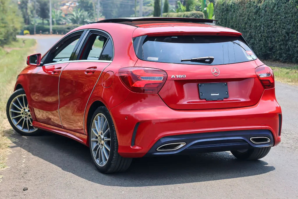 Mercedes-Benz A180 2018 Sunroof (7).webp