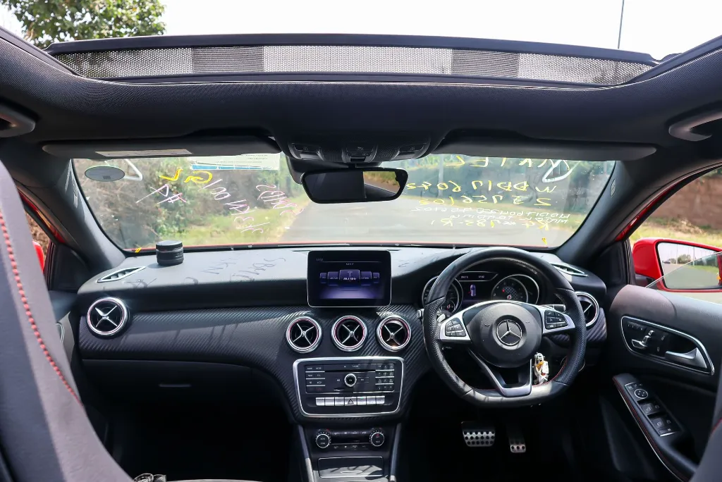 Mercedes-Benz A180 2018 Sunroof (1).webp